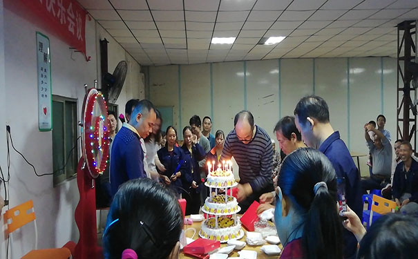 同进家人欢庆生日 同进家人欢庆生日